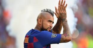 Барселона няма да продаде Видал през зимата