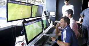 Клубовете от ВЛ, без Юнайтед и Ливърпул, ще показват повторенията от VAR