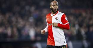 Грилиш защити Стърлинг след трудния му дебют за Фейенорд