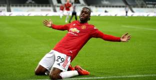 Ман Юнайтед търси конкурент за Уан-Бисака