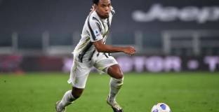 Маккени се контузи в опит да направи финт