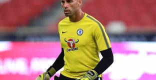 Челси продължи с Кабайеро