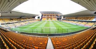 Уулвс ще задържи Челси