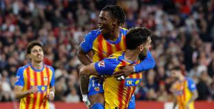 Валенсия нанесе тежък удар на Севиля и пое глътка въздух в битката за оцеляване (видео)