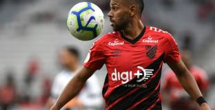 Атлетико договори защитник