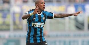 Интер ще продължи с Йънг