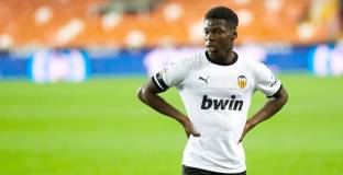 Интер преговаря за халф на Валенсия 