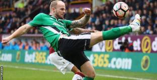 Уличиха защитник в манипулиране на мачове 