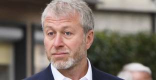 Челси преустанови работата по Стамфорд Бридж 