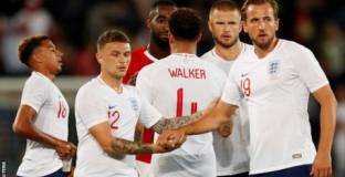 Играчите на Англия си крещели един на друг на почивката срещу Швейцария