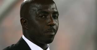 Бивш наставник на Нигерия бе пожизнено отстранен от футбола