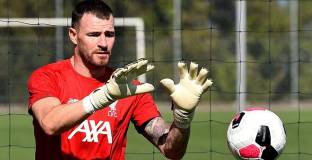 Ливърпул подписва с 35-годишен вратар