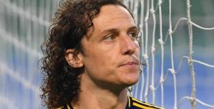 Карагър и Невил нападнаха Давид Луис