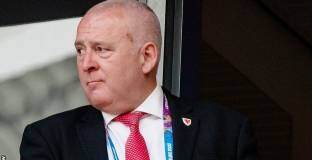 Отстраниха президента на ФА на Уелс 