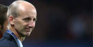 Майк Райли ще напусне поста глава на съдийския корпус