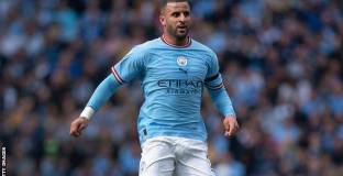 Байерн продължава борбата за Уокър