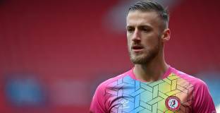 Уулвс отхвърли офертата на Арсенал за Бентли