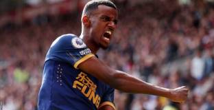 Нюкасъл с победа в Брентфорд (видео)