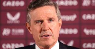 Астън Вила се раздели с Пърслоу