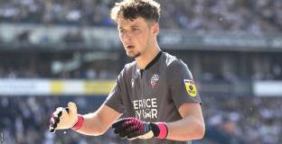 Нюкасъл отправи оферта за вратар на Бърнли