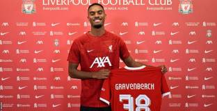 Ливърпул поднови договора на Райън Гравенберх до 2032 година