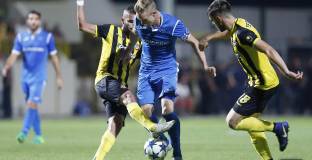 Левски победи Ботев, неприятни сцени между фенове и полиция (видео)