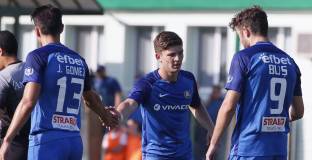 Левски стартира контролите с победа