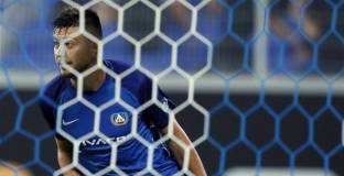 Стоянович дебютира с победа начело на Левски