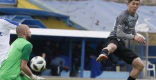 Китайци вгорчиха дебюта на Дерменджиев в Левски 