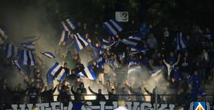 Враждуващите агитки на Левски в един сектор за двубоя в Разград