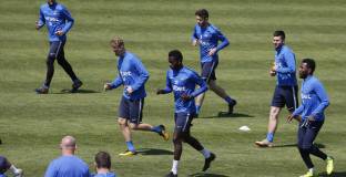 Новият треньор на Левски взе 18 играчи за дербито с Ботев