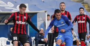 Левски би Локо София в контрола, но двама от сините се контузиха