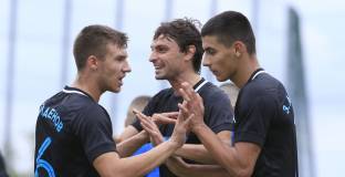 Левски разби Спартак Варна, феновете на сините отново вандалстват