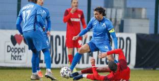 4 гола, 3 червени картона и реми между Царско село и Левски (видео)