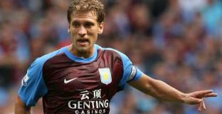 Мартинес и Петров претендират за работа в Астън Вила