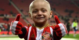 Полицията се зае с фенове, обидили починало дете