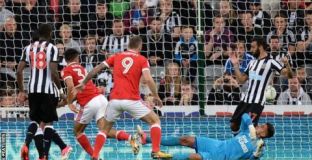 Нюкасъл отпадна от Купата на Лигата, след загуба от Нотингам Форест