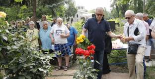 От Левски поднесоха венци в памет на Гунди и Котков (видео)