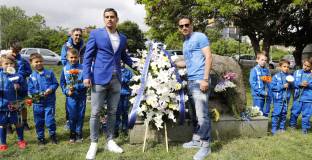 От Левски поднесоха венци и цветя във връзка с 105-ата годишнина на клуба (видео)