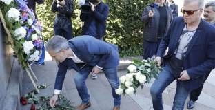 Левскарите поднесоха цветя пред паметника на Апостола и стартираха шествие