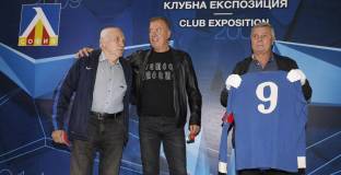 Легендата Наско Сираков става на 58