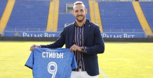 Стивън Петков подписа с Левски