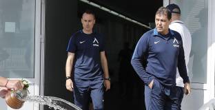 Хубчев изведе Левски за първа тренировка, само 12 играчи отиват на първия лагер