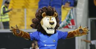 Талисманът на Левски зарадва десетки деца в Бургас