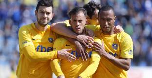 Две дузпи и червен картон спасиха Левски срещу аутсайдера в Първа лига