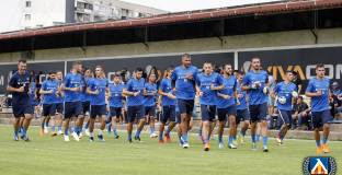 Звезди на Левски радват феновете със снимки и автографи в петък