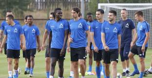 Хубчев взе 20 футболисти в групата на Левски срещу АЕК Ларнака
