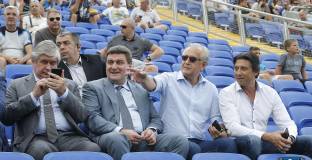 Спас Русев се появи на Герена - чете конско на играчите