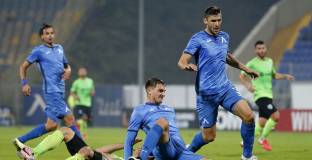 10 от Черно море обърнаха Левски насред Герена (видео)