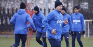 Сините тренират в добро настроение преди Вечното дерби (видео)